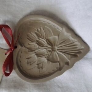 1989 Brown Bag Cookie Art Mold Heart Shaped with Tulips